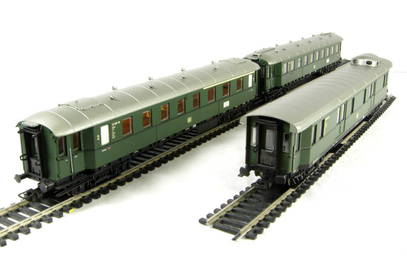 Liliput L350061 Set of 3 Eilzug coaches of the German DB - Hattons