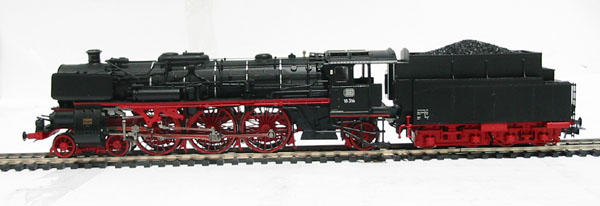 Liliput L104021 BR 18 316 4-6-2 with large capacity tender - Hattons