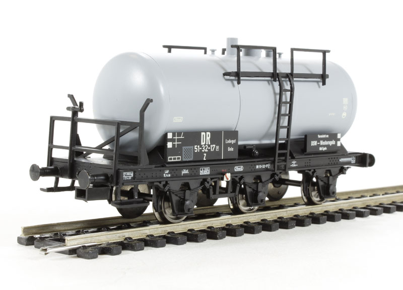 Liliput L235492 3 Axle 'DSW' Tank Wagon DR Epoch III - Hattons
