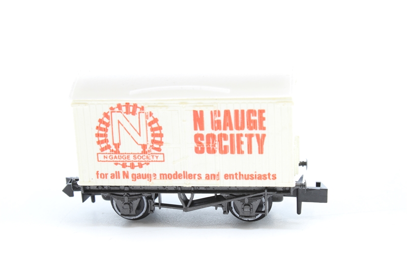 thumbnail image 2 of PECO KNR-42 N Gauge Wagon Kit – 10ft Wheelbase Refrigerator Box Van (UK Made) 2 of 4