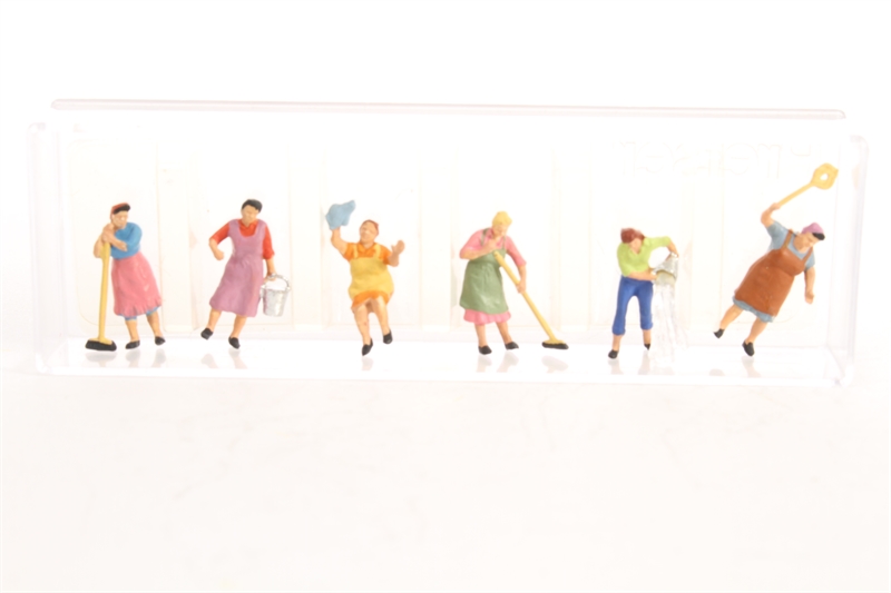 Preiser Spring Clean Preiser PR59 Spring Cleaning Scene (6 x Figures, plus - Hattons