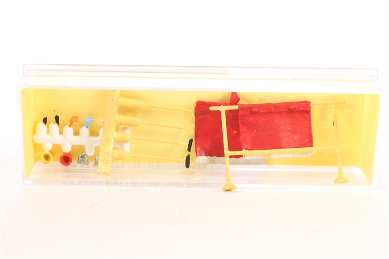 Preiser Spring Clean Preiser PR59 Spring Cleaning Scene (6 x Figures, plus - Hattons