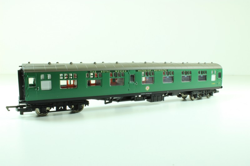 Hornby R2599MHX 'The Royal Wessex' train pack with Merchant Navy in BR