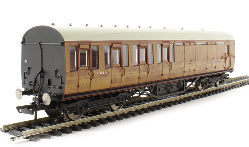 Hornby OO Gauge (1:76 Scale) LNER Thompson suburban