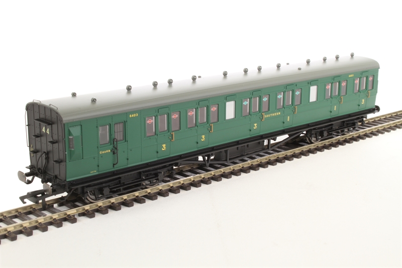 Hornby OO Gauge (1:76 Scale) SR 1935 Maunsell 58' ex-LSWR 48' Rebuilt