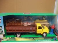04086C Country Life Chicken Transport Playset, Yellow Stakebed Truck and Accessories