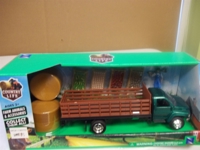 04086F Country Life Produce Transport Playset, Green Stakebed and Accessories