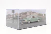 17Altaya Simca 1501S with figures and pedestrian crossing