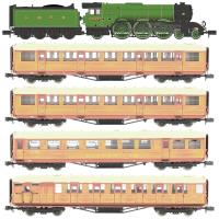 Class A1 4-6-2 4472 'Flying Scotsman' in LNER apple green with 4 x Gresley Teak coaches