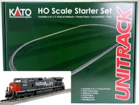30-2009 Unitrack Freight Starter Set of the GE C44-9W of the Southern Pacific with Gunderson MAXI-IV Well Car