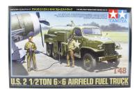 32579 GMC 2.5 Ton 6x6 Fuel Truck with 2 figures