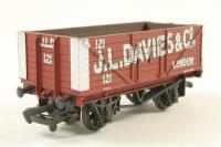 7 Plank Wagon 121 in 'J. L. Davies & Co.' Red Livery