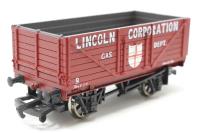 7 Plank Wagon 9 in 'Lincoln Corporation' Red Livery - Limited Edition for B & H Models