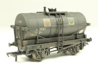 14 Ton Tank Wagon with Catwalk & Small Filler Cap A7287 in ' Shell/BP Lubricating Oils' Black Livery