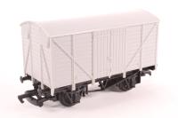 Undecorated 12 Ton Double Vent Van - Undecorated