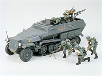 35020 Hanomag Sd.Kfz. 251/1 halftrack with 5 figures