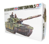 35068 British Cheiftain Mk5 tank with 2 figures