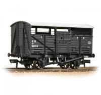 8 ton cattle wagon 106887 in GWR grey