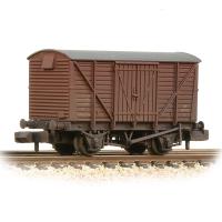 373-701C BR 12T Ventilated Van Planked Sides BR Bauxite (Early) [W]