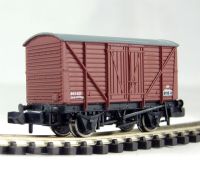 373-726 10 Ton insulated box van planked sides in BR bauxite 041421