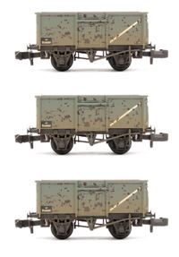 377-227Jx3 Set of 3 BR 16T Steel Mineral Wagons with Top Flap Doors BR Grey No. B168339 - Weathered