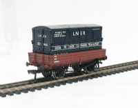 3-plank wagon 535962 in LNER blue with BD container