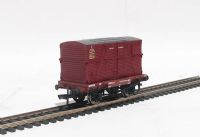 Conflat wagon B709708 with BD container in BR crimson
