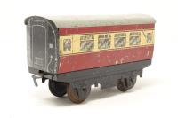 42122 Four-wheel coach in crimson & cream