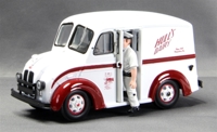 43-015 Divco Delivery Truck with Milkman and Carrier, Hull's Dairy