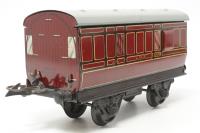 43200Hornby Passenger Brake Van in LMS Maroon