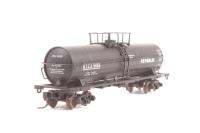 43662 11,000 gallon LPG tank car of the Republic Car Line - black & white 5055