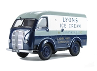 43AK010 Austin K8 van "Lyons Ice Cream"