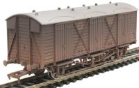 GWR 'Fruit D' van in GWR brown with G.W lettering - 2872 - weathered