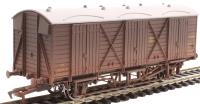 GWR 'Fruit D' van in GWR brown with shirtbutton emblem - 2889 - weathered