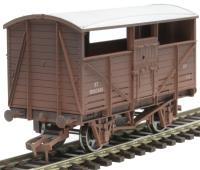 4-wheel cattle wagon in BR bauxite - B893460 - weathered