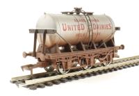 6-wheel milk tanker "United Dairies" - weathered