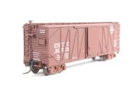 50001253 40' single wood sheath boxcar of the Erie - box car red with white lettering 92558