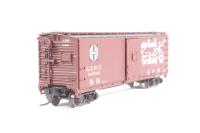 50002330 40' steel rebuilt boxcar of the Santa Fe - brown, black and white 148595