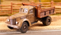 56017 1940s International Dump Truck Kit