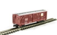 71584 40' steel stock car of the Northern Pacific - dark red with silver roof 84142