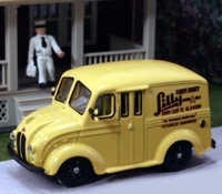 87-010 Divco Delivery Truck with Milkman and Carrier, Lilly Farm Dairy