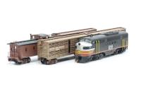 99301420 Southern Pacific Weathered Cattle car train pack