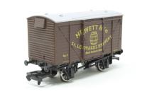 Single vent closed wagon "Hewett and Co"