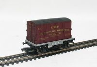 Conflat wagon N300478 with furniture container LMS