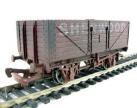 7 plank wagon in "Sherwood" livery - Weathered