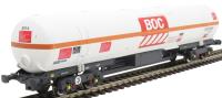 100 ton BOC tank in BOC Liquid Nitrogen livery with red stripe and GPS bogies - 0014