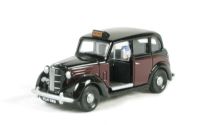 EM76828 Austin FX3 London Taxi in Black over Burgundy