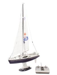 HE905 University Club sailing yacht (remote control)