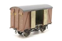 KB1924 Twin ventilated van in plain brown - built from Ratio kit