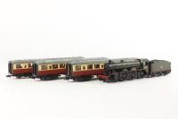 Train pack with Class B17 4-6-0 "Darlington" 61652 in BR green with late crest & 3 Gresley coaches in crimson & cream